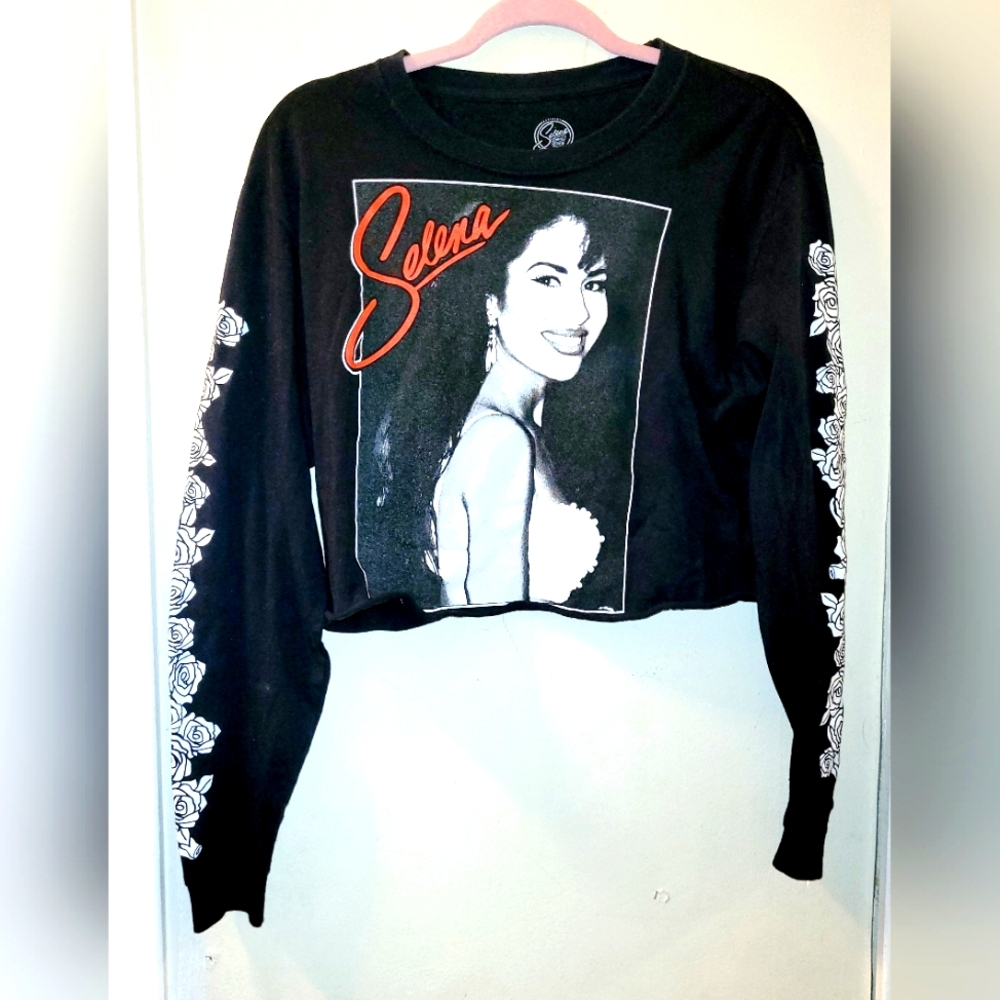 Selena Long Sleeve Cropped Shirt With Roses On The Sleeve Size M